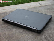 Der 14-Zoller wiegt 2,3 Kilogramm.