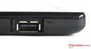 Die USB-Buchse lässt sich durch eine Schiebetür abdecken.