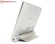 Der Ständer ist stufenlos verstellbar und...