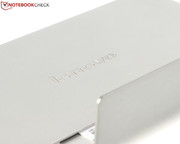 ...geriffeltem Kunststoff.