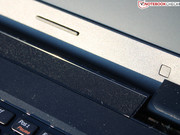 Die Lautsprecher befinden sich unter dem Scharnier.