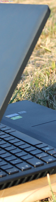 Lenovo B5400 MB825GE: Nicht gut für unterwegs, die Helligkeit erreicht im Akkubetrieb nur 120 cd/m², das reicht gerade mal für Innenräume.