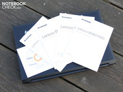 Zubehör in der 400 Euro Preisklasse: ein Handbuch, Garantieerklärungen und eine Treiber-CD.