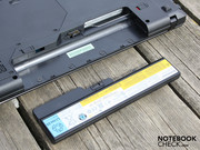 Der Akku hält den 15.6-Zoller fünf Stunden auf den Beinen.