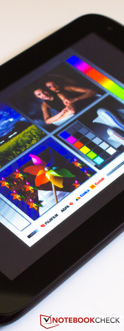 Das Display ist durchaus hell, aber die Farben wirken blass.