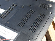 Lediglich eine kleine Klappe auf der Unterseite führt zum Arbeitsspeicher.