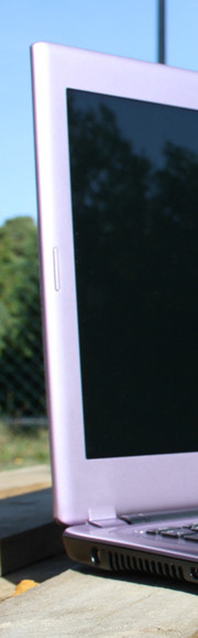 Acer Aspire V5-431: Die Farbe „Violett“ wirkt nicht so aufdringlich, wie man befürchten könnte.