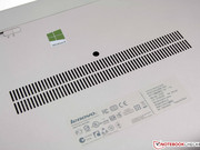 Die Unterseite des S405 besitzt keine Wartungsklappen, sondern nur einen großen Luftschlitz.