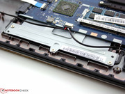 Das Touchpad besitzt zur Stabilisierung einen Kunststoff-Unterbau.