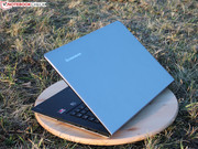 Richtig! Das vor uns stehende Lenovo IdeaPad S415 ist der fast baugleiche Nachfolger ...