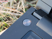 Ansonsten ist die Optik gediegen, der Material-Eindruck ist aber nur durchschnittlich (biegsam).