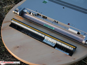 ... er hat aber nur eine Kapazität von 32 Wh, das reicht selbst der sparsamen Hardware nicht für lange Ausdauer.