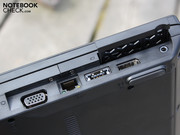 Darunter gibt es gleich eSATA und DisplayPort (kein HDMI).