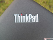 Die markanten ThinkPad Logos auf Deckel und Base...