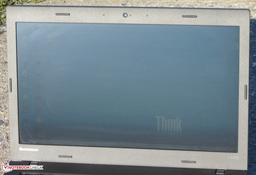 das Thinkpad im Freien (geschossen bei direkter Sonneneinstrahlung)