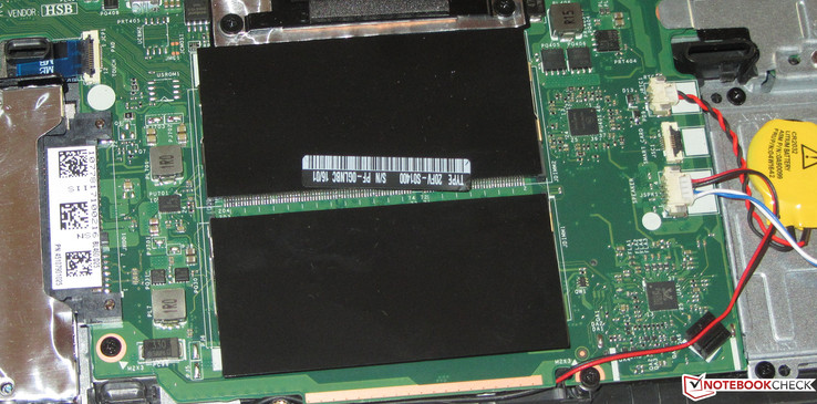 Zwei Arbeitsspeicherbänke sind vorhanden.