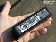 Es liefert 65 Watt, was gerade ausreichend ist für den maximalen Verbrauch von 57 Watt (Stresstest).