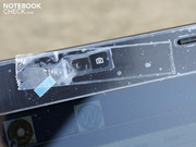 Die Hochglanz-Flächen halten sich in Grenzen (nur Display + Rahmen, hier Webcam mit Schutzfolie).