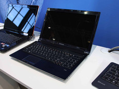 IFA 2010: Und hier ist auch schon der 15.6-Zoll Bruder des Z360 in Schwarz.