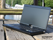 Der 14-Zoller hat zwar keine dedizierte Grafik, dafür aber ein entspiegeltes und helles Display.