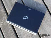 Die Base-Unit leidet unter ihrer geringen Verwindungsfestigkeit, speziell unter dem optischen Laufwerk.