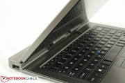 Die abnehmbare Tastatur enthält einen USB 2.0 Port, den Anschluss fürs Ladegerät, Ethernet, VGA- und HDMI-Ausgang