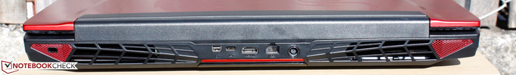Hinten: Kensington Lock, Mini-DisplayPort 1.2, USB 3.1 Type-C Gen. 2, HDMI 1.4, Gigabit Ethernet, Stromanschluss