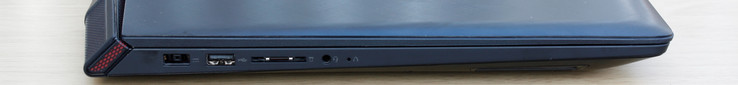 links: Stromadapter, USB 2.0, SD-Kartenleser, 3,5-mm-Audio-Kombi