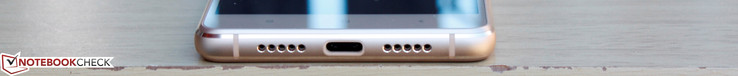 unten: USB Type-C Port