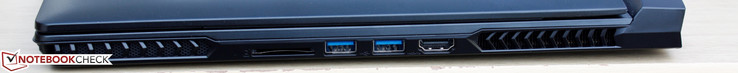 rechts: SD-Leser, 2x USB 3.0, HDMI 2.0