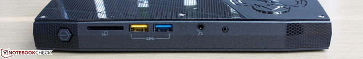 Vorne: SDXC-Kartenleser, 2x USB 3.0 (1x Sleep-and-Charge), 3,5 mm Kombi-Audio, Infrarot-Empfänger