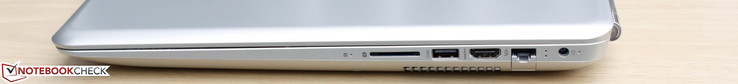 rechts: SD-Leser, USB 3.0, HDMI, Gigabit-Ethernet, Netzteil