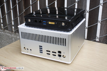 Das leistungsstarke EN980 ist zirka gleich schwer wie viele 17,3-Zoll-Gaming-Notebooks.