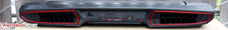 hinten: Gigabit Ethernet, Mini-DisplayPort, USB 3.1 Gen. 2 Type-C mit Thunderbolt 3, HDMI 1.4, Stromadapter