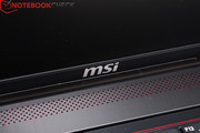 Mittig unter dem Display prangt ein MSI Logo.
