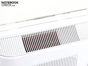 Heiße Luft entweicht aus dieser Öffnung. Hier entsteht unter Last der Lärm.