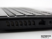 Ungenaue Spaltmaße, wie hier am Luftauslass, künden von schlechter Verarbeitung des Chassis.