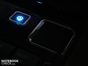 Die Power-Taste leuchtet bzw. Blinkt sehr hell.