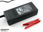 Zum Spielen sollte das 374 Gramm schwere Netzteil immer dabei sein.