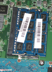 Das Notebook bringt zwei Arbeitsspeicherbänke mit.