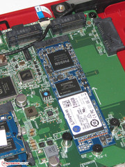 Zwei weitere, unbelegte M.2-Slots sind vorhanden.