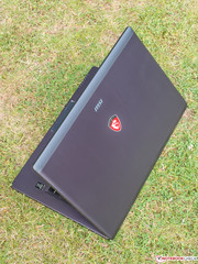 Dass das Gehäuse besteht überwiegend aus Aluminium, ...