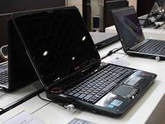 IFA 2010: Der 15.6-Zoller hat zwei Festplatten-Schächte und einen Intel RAID 0 Controller.
