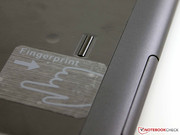 sowie einen Fingerabdruckleser (Rückseite).