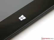 Es sind zwar nur 1.366 x 768 Pixel, die zeigen die Metro UI aber mit sehr guten Blickwinkeln und einem hohen Kontrast.