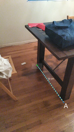 Im Vergleich zu Intel RealSense scheint es keine gravierenden Unterschiede zu geben (tatsächliche Tischlänge: ~88 cm).