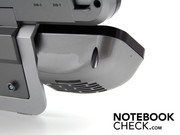 Die Stereo-Lautsprecher sitzen rechts und links