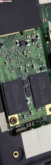 Medion Akoya S4216: Die mSATA-SSD von Samsung beschleunigt die Anwendungsleistung durch einen RAID 0 Verbund mit der langsamen aber 1.000 GB großen Seagate Festplatte.