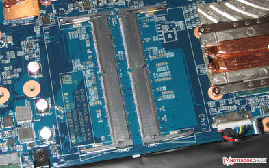 Um an die übrigen zwei Bänke zu gelangen, muss das Gehäuse geöffnet werden.