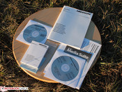 Zubehör: Handbuch, Garantieinformationen, Putztuch, Treiber-/Software Disc
